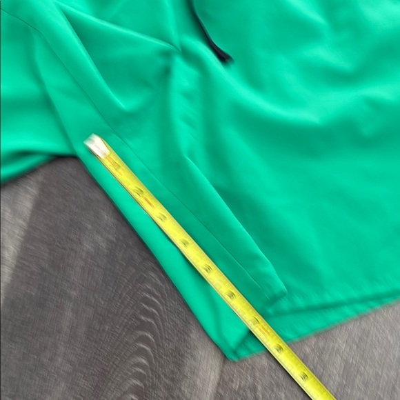 Nike Men's Green Shorts - Picture 3 of 5